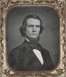 Portret van Abraham S. Mitchell, eigenaar van de St. Louis Intelligencer, een krant uit St. Louis. De daguerreotypie is in de originele behuizing